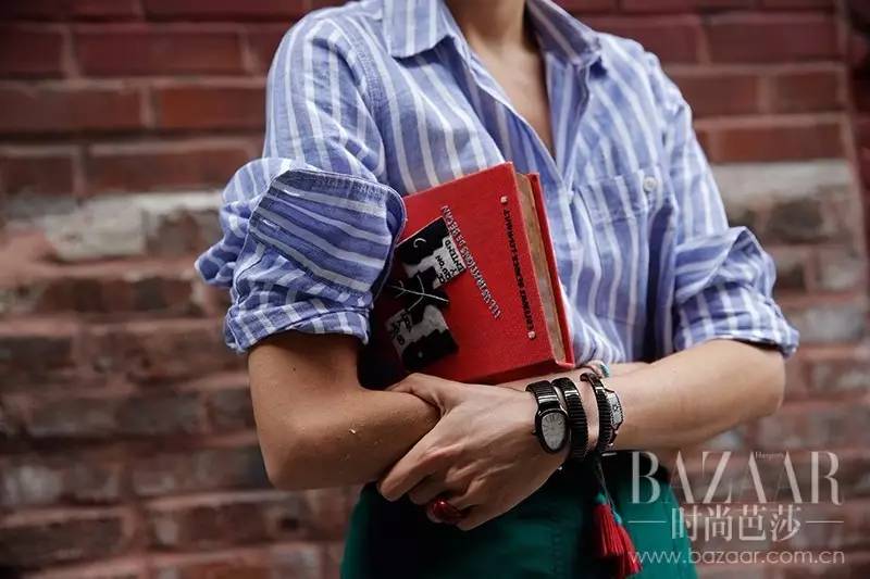 我的表可以绕手腕3圈，你却还在玩3年前的叠戴！