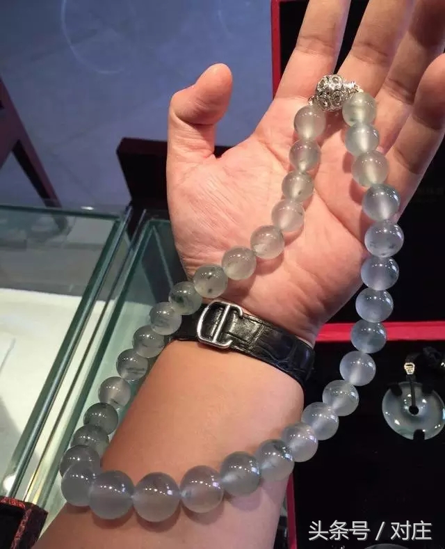 顶级翡翠毛料切割视频,翡翠极品图解