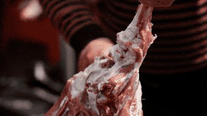 冰煮羊涮羊肉,涮羊肉在锅中翻腾的样子