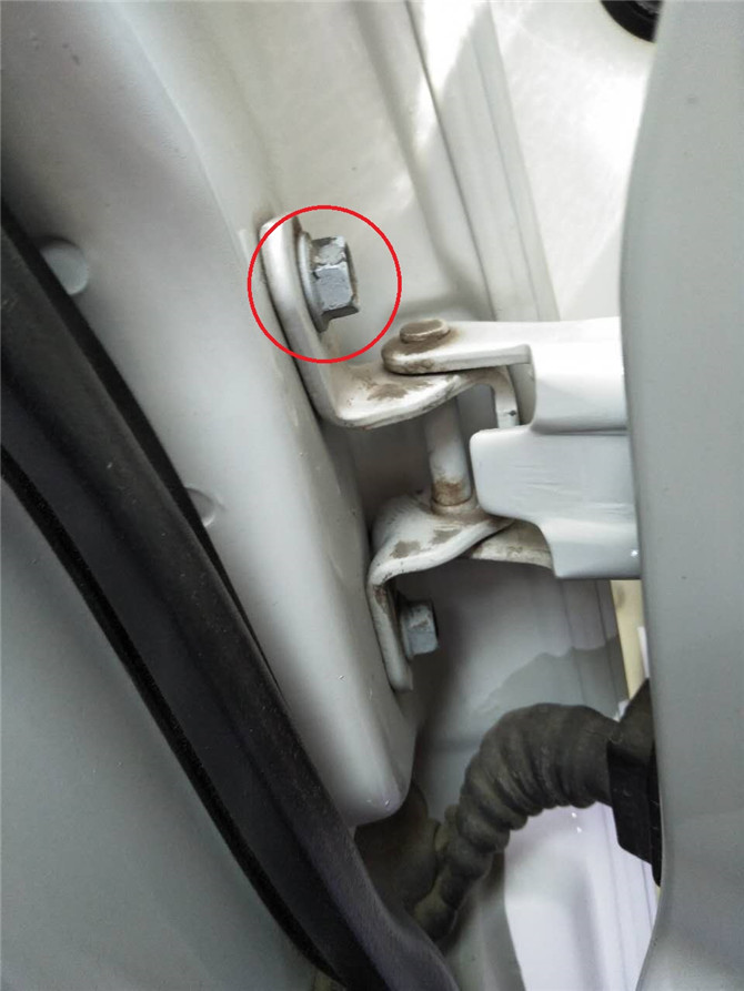 买二手车交了定金发现事故车,买二手事故车怎么解决