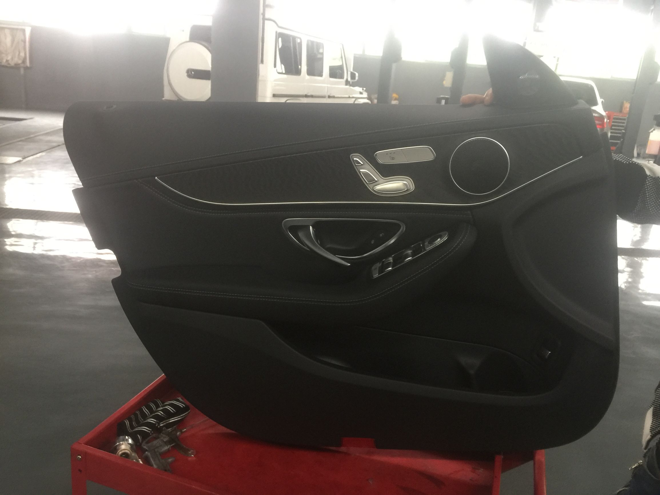 奔驰凹陷无痕修复,奔驰车门凹陷掉漆修复多少钱