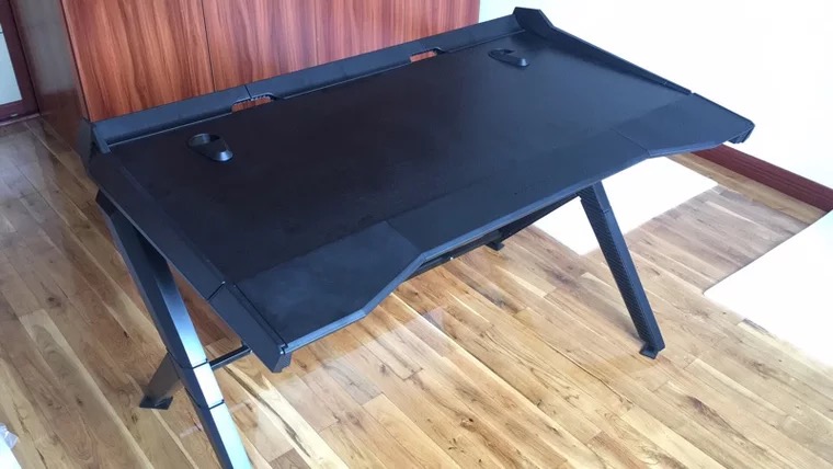 今天我再来说一说刚买的迪锐克斯电竞桌子怎么样