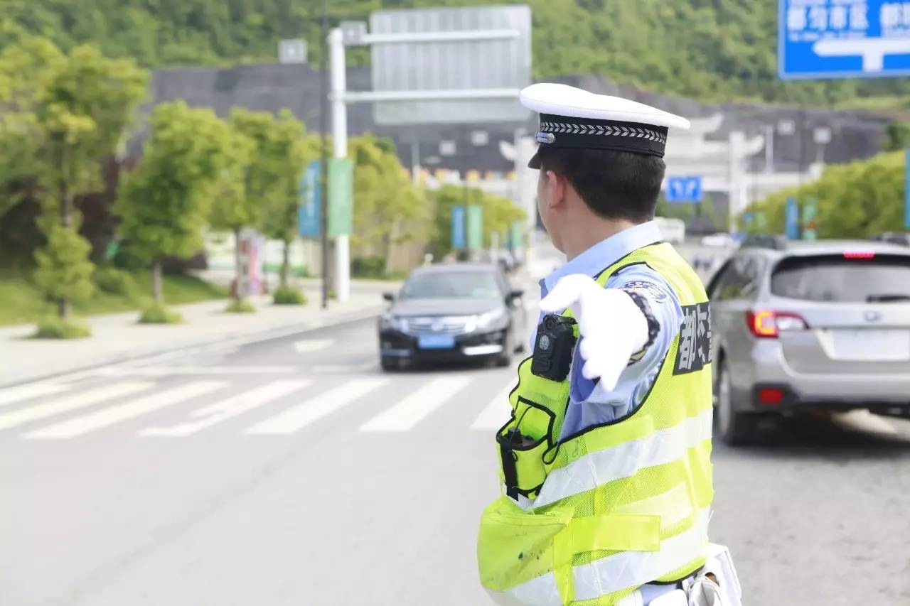 「微图册」茶心之旅守护神——黔南交警