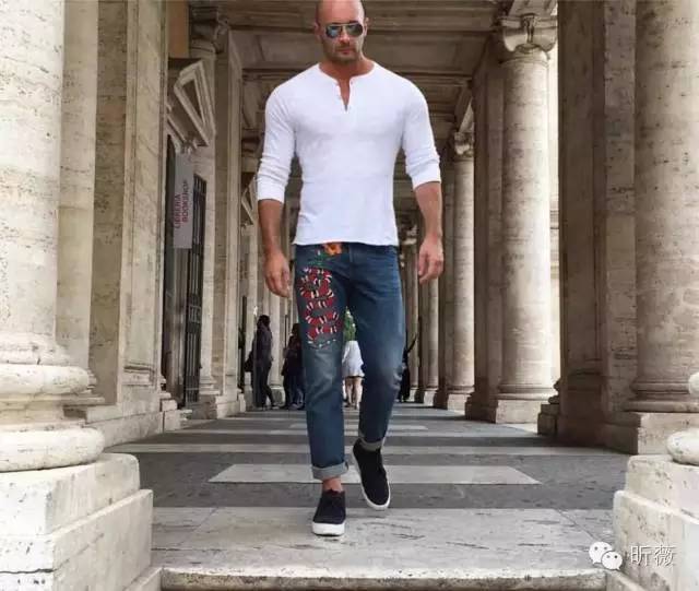 从动物世界到迷幻花园，“绣”出街头最高回头率，这样的单品你必须有一件