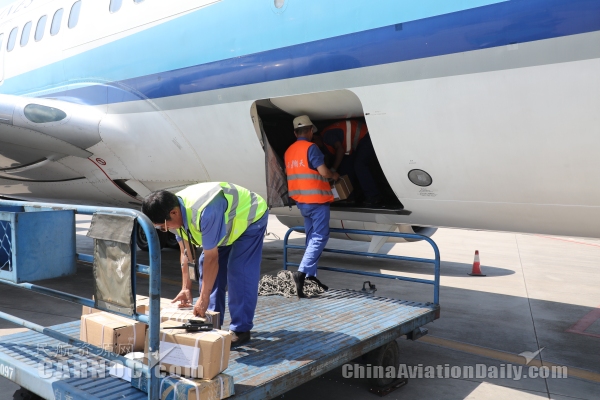 要提前多久到机场办理乘机手续,提前四十五分钟停止登机