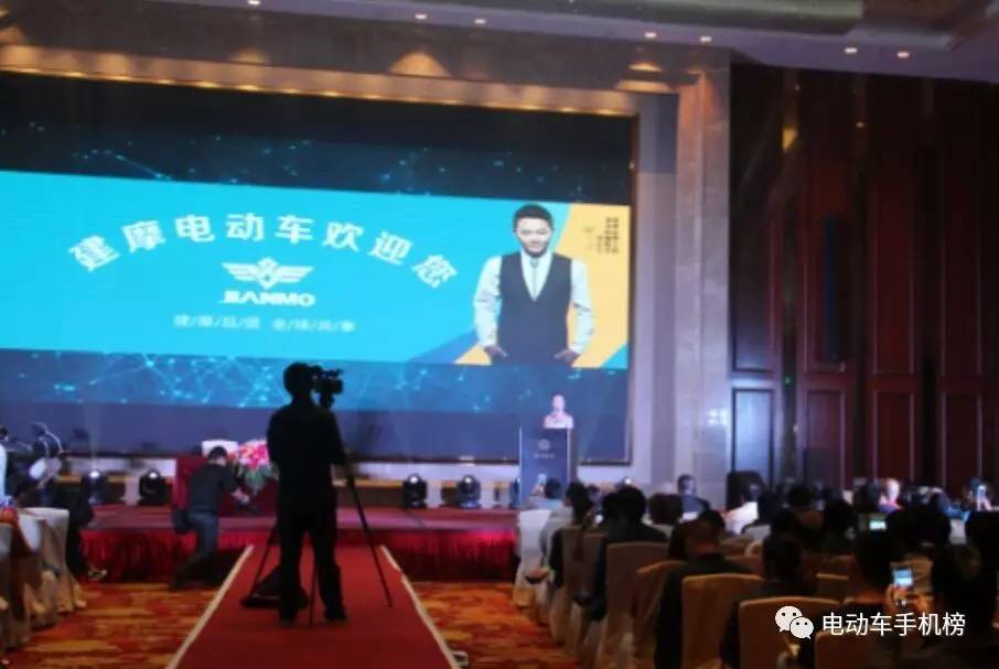 「无锡展速递」建摩巨资签约印小天，成展会最大新闻！