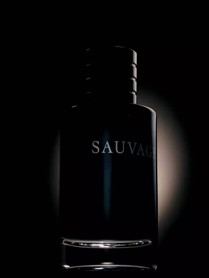 和约翰尼·德普对视,dior旷野约翰尼德普