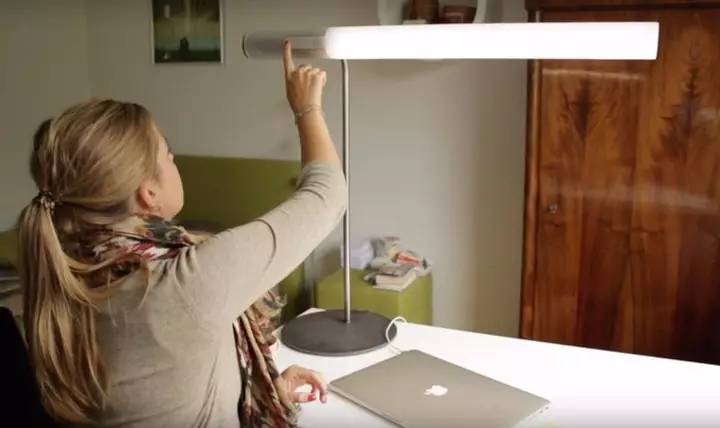 加长办公桌专用台灯充插两用,办公桌简约台灯