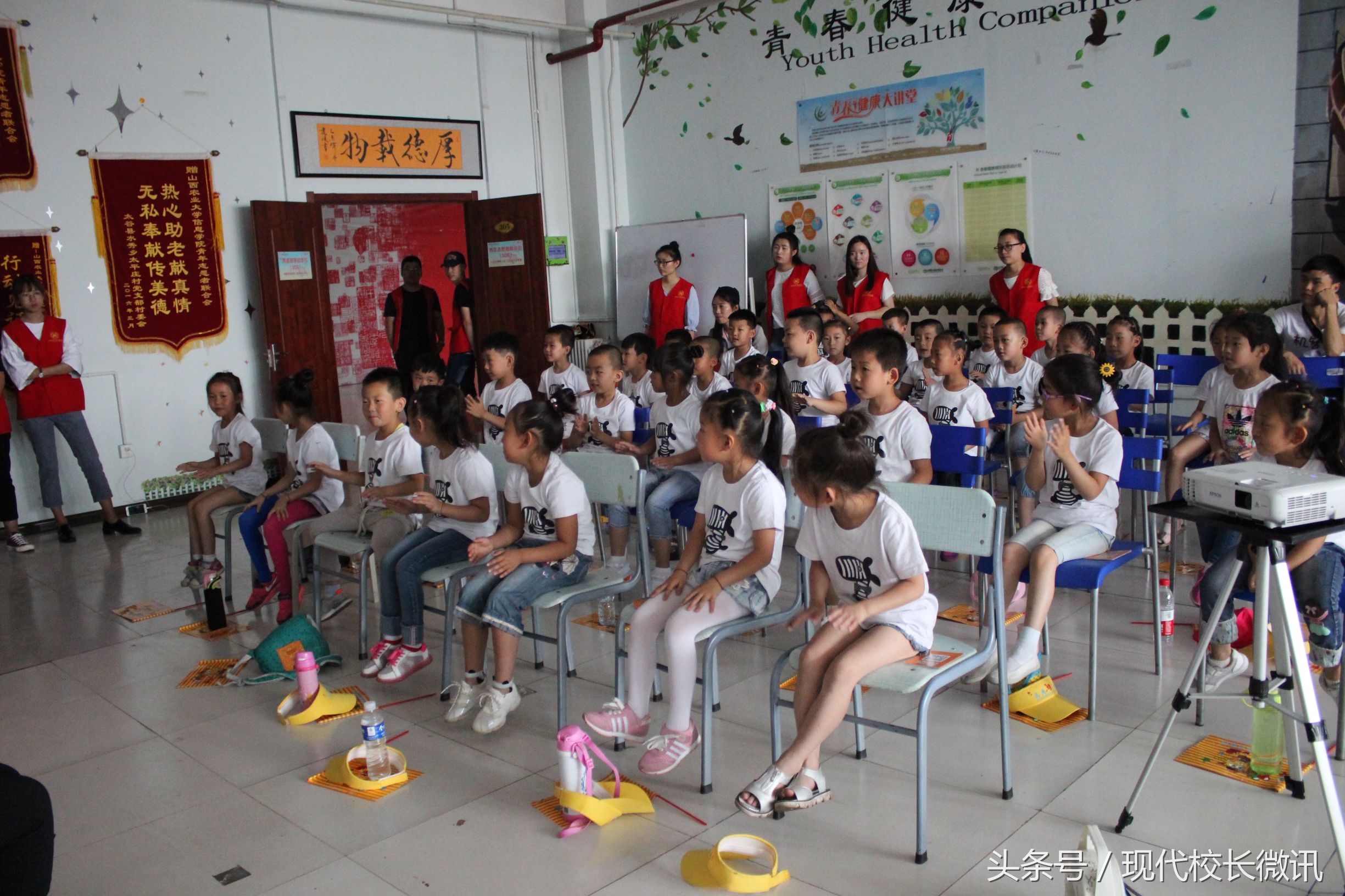 大手牵小手幼儿园户外游戏,大手牵小手手指游戏完整版幼儿园