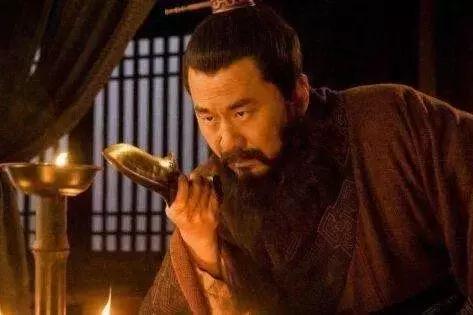 曹操为什么穷尽一生三分天下,曹操的一生功过是非