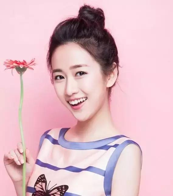 哪些明星在深圳读中学,哪个明星高中是在深圳读书的