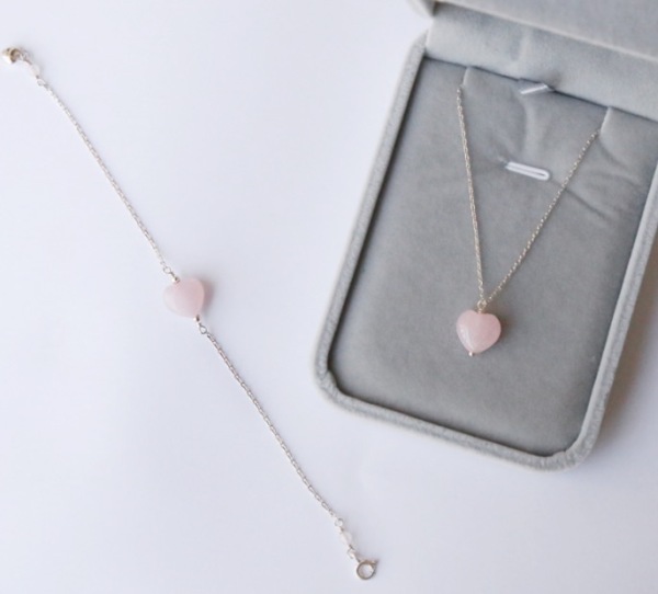 现在要给女朋友送什么礼物好呢,还在纠结送什么礼物给女朋友吗