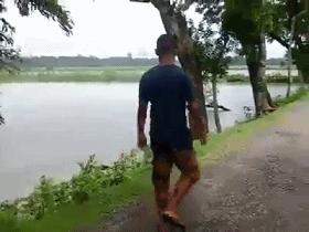 姑娘射个箭这么有风度