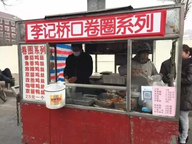 天津南开王顶堤美食大饼卷圈,到天津来必吃的早点之大饼卷圈