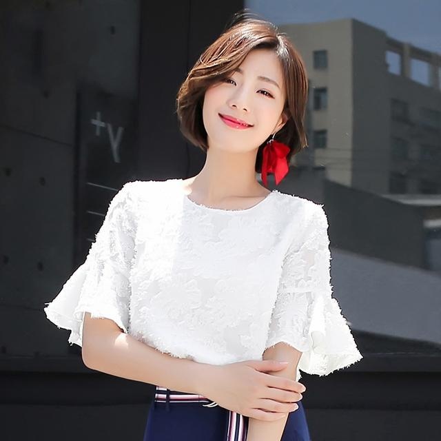 打破单调和枯燥的雪纺衫,雪纺衫可以随意切换各种风格