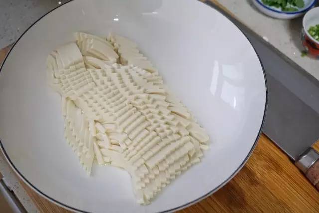 美味可口的皮蛋豆腐凉拌小贴士,又到夏天了各种小吃