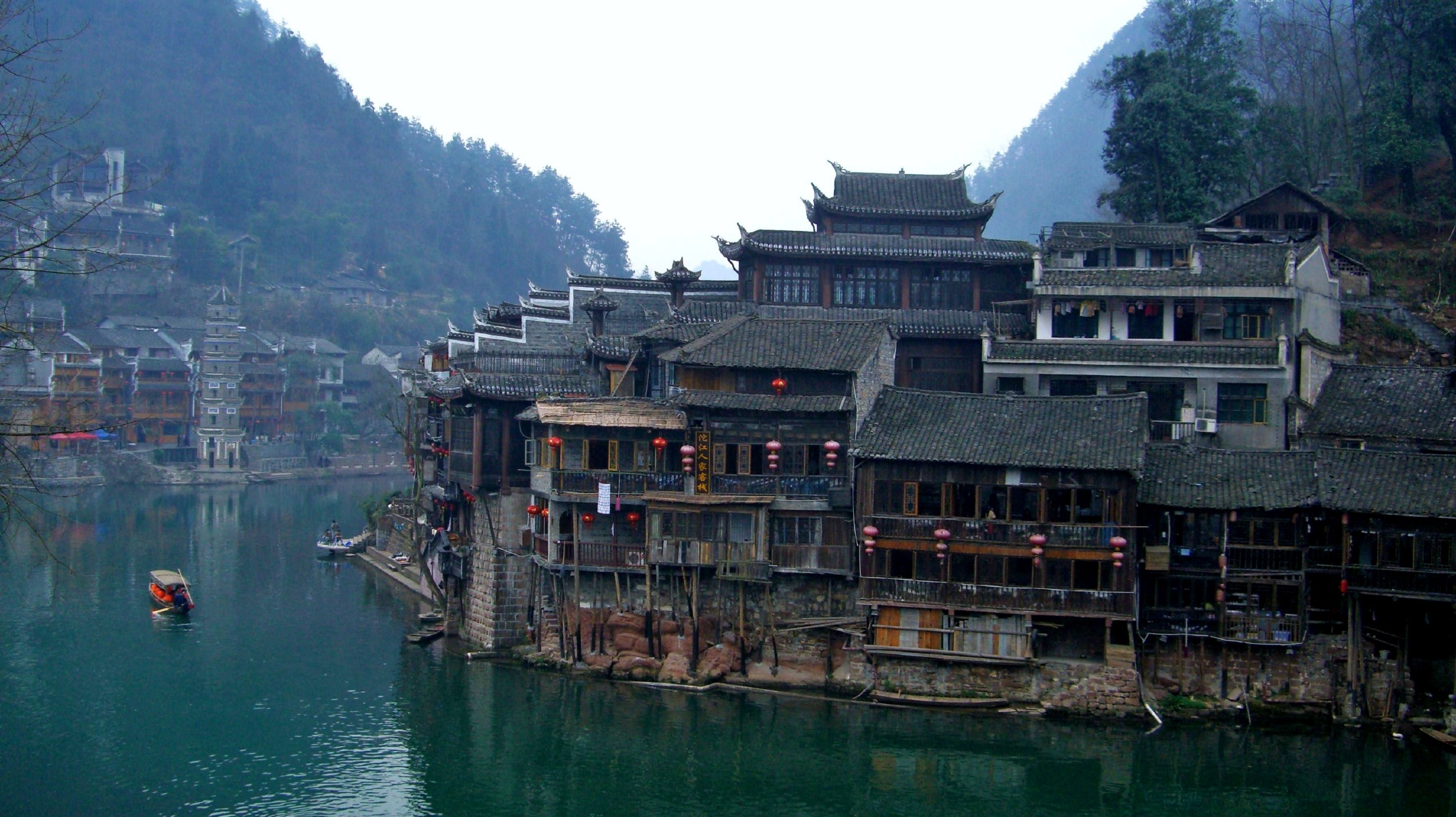 凤凰古城旅游攻略餐饮,凤凰古城旅游攻略2天一晚住宿