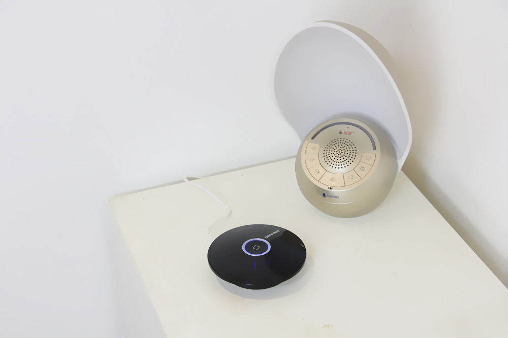 自从有了它把家里的遥控器都扔了,把家里的遥控器玩坏了