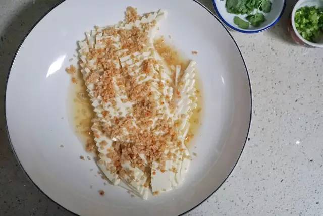 美味可口的皮蛋豆腐凉拌小贴士,又到夏天了各种小吃