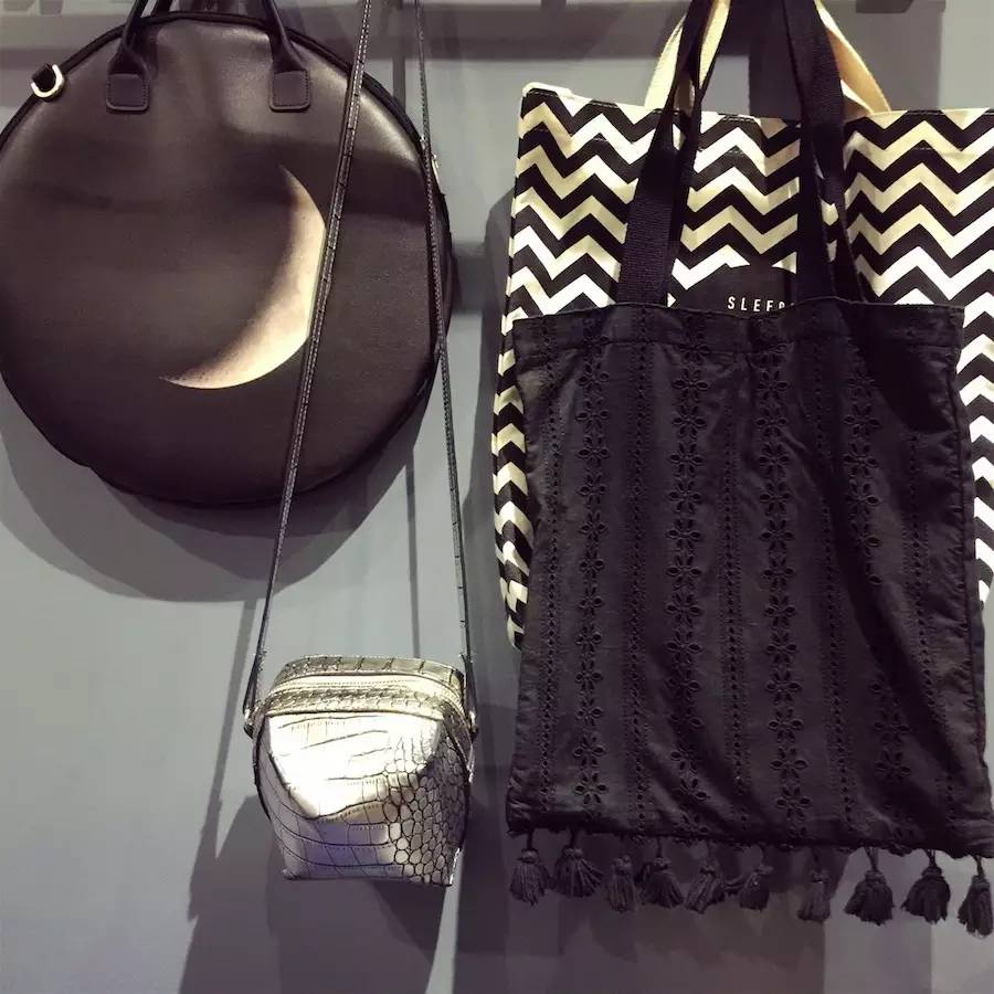 苹果呸来了|我把手机弄那么好看，就是为了这装逼一刻