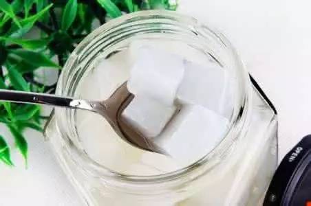 男子连吃3个芦荟罐头后拉肚子网店被查处丨曝光