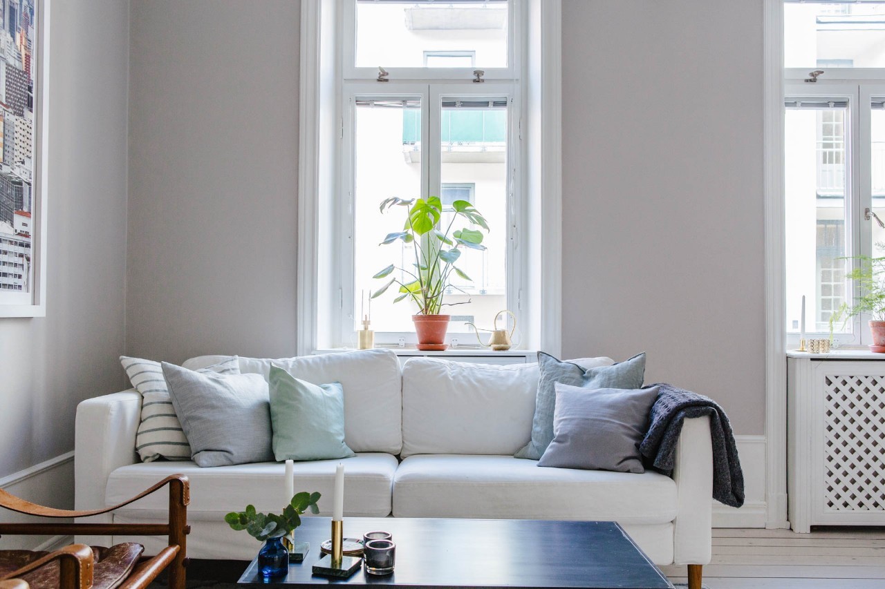 一家三口住一间小房布置,一家三口住三房一厅怎么布置房间