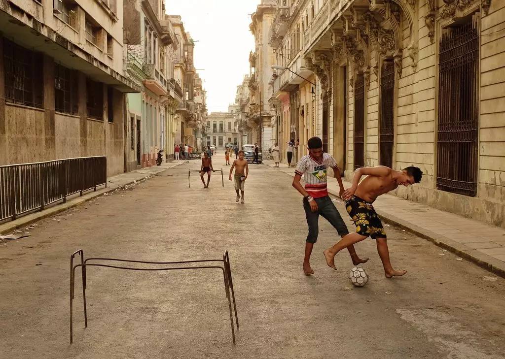 零基础6-8岁足球训练准备活动,8-12岁青少年如何训练足球