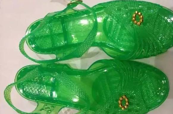 香奈儿两万三的凉鞋,香奈儿凉鞋值得买吗