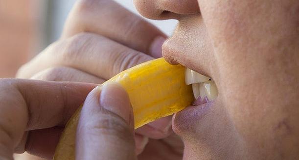 牙黄是什么原因怎么美白,快速洁白牙齿的小妙招