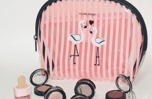 最新美妆单品：红鹤这满额礼得抢！一次收两款火烈鸟包中包