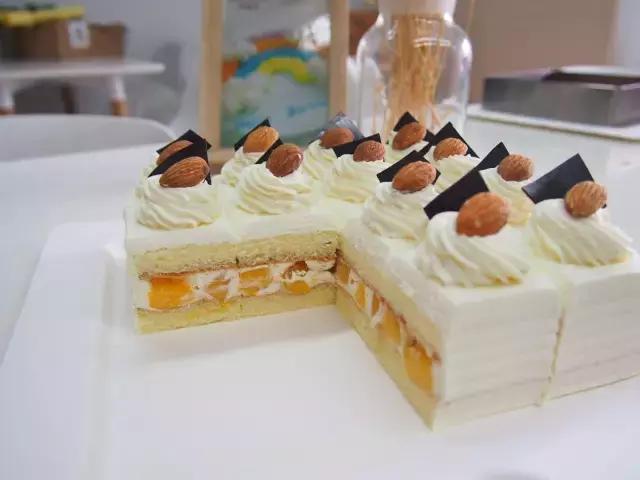 他辞了10年高管工作，开了家外卖蛋糕，日销逾千单！连姚晨、何炅都为其点赞！