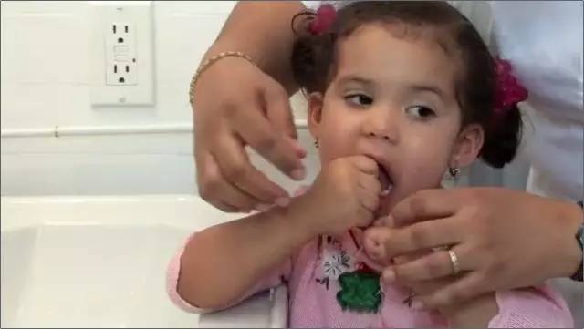 牙线冲牙器哪个好用,牙缝刷好还是牙线好用