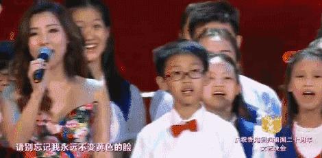 习*平近**走上舞台同全场高唱《歌唱祖国》昨晚的这台晚会刷屏了！