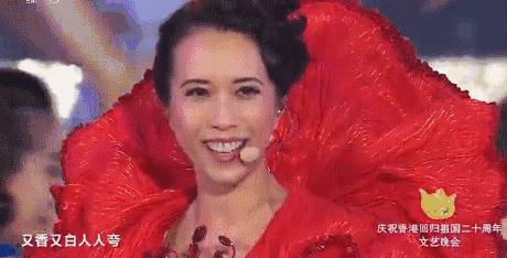 习*平近**走上舞台同全场高唱《歌唱祖国》昨晚的这台晚会刷屏了！