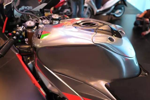 新款rsv4赛道测评,rsv4最接近赛道技术车型