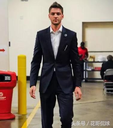 詹姆斯西装穿搭合集,nba詹姆斯炫酷图片大全