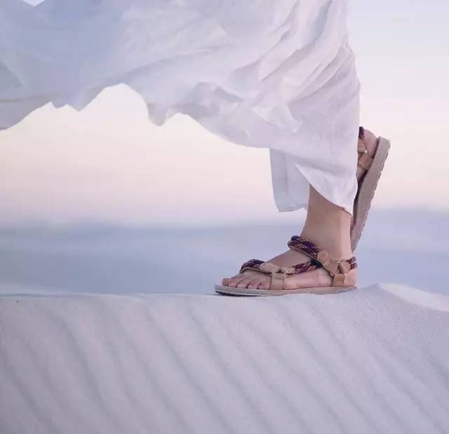 作为一个有品位的女人,品质生活从一双拖鞋也可以开始