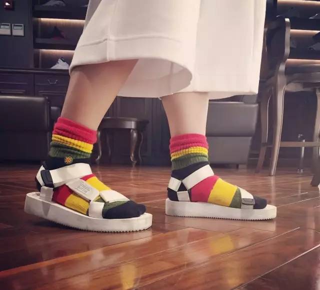 拥有一双拖鞋很重要,给自己做了一双独一无二的拖鞋