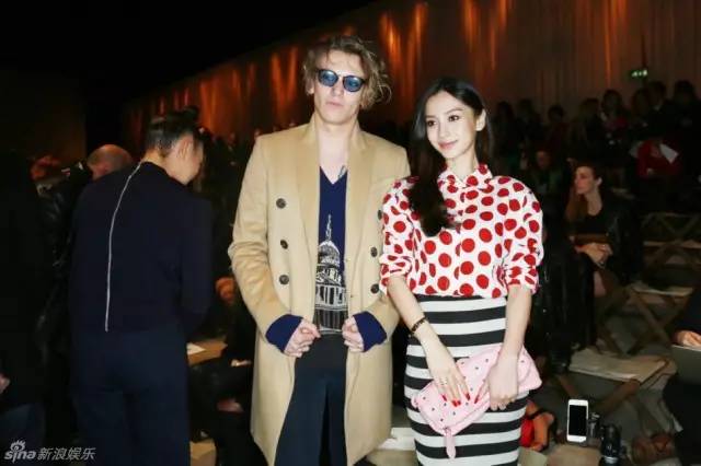 章子怡巴黎时装周白色休闲,章子怡米兰时装周白色裤裙