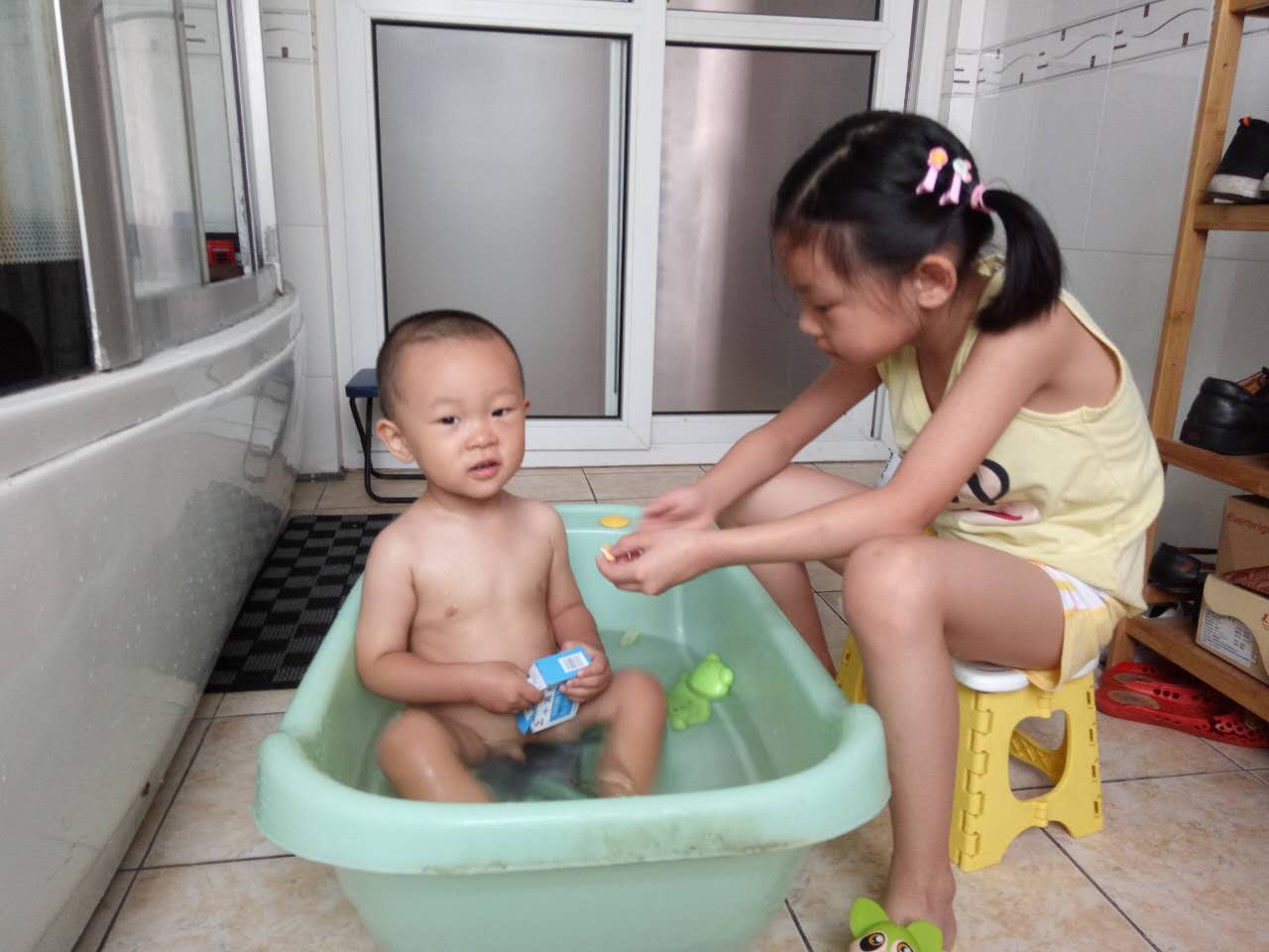 婴儿痱子可以用十滴水,十滴水洗澡能去痱子吗