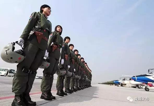 史无前例!绝无仅有!巢湖一中2017届优秀毕业生李欣然、孙晓弘被中国空军选拔为女飞行员!