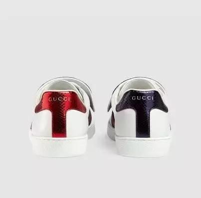 杨幂一口气买了十双的鞋,杨幂穿的薄荷绿运动鞋