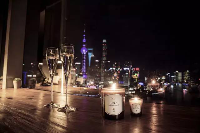 这个长得像胡歌的帅小伙，把张爱玲装进了一个香水瓶，还把有故事的香水做成了一辈子的事业