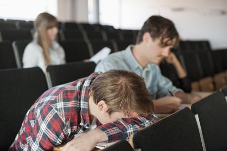 切记！大学生千万不能触碰的4件事，真人真事尤其是第一件！