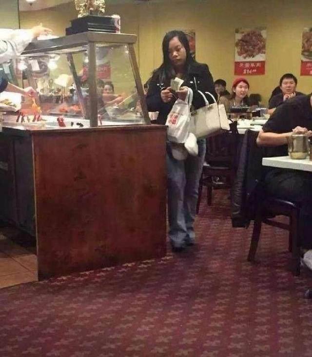 凤姐美国达人秀,凤姐直播首秀身材发福