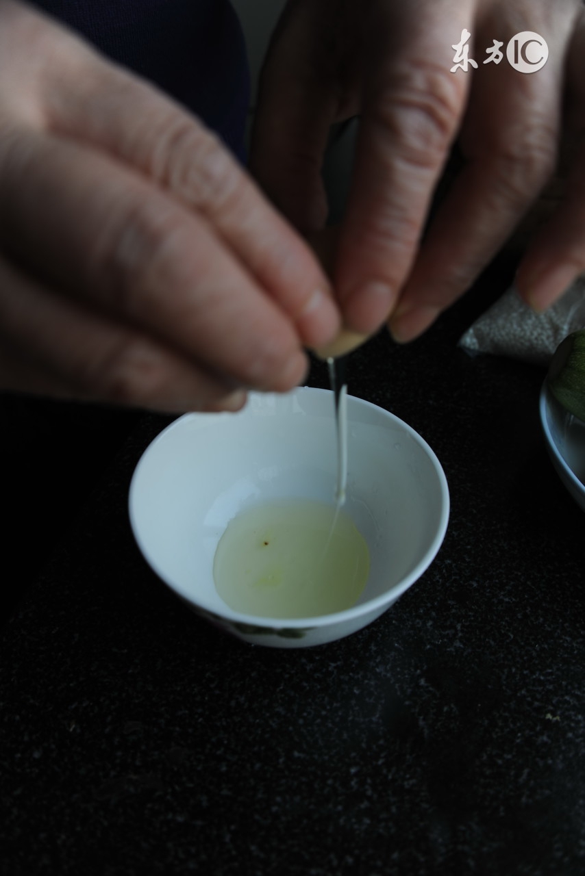 生活小妙招：教你如何去除鼻子上的“黑头”，让你不再烦恼！