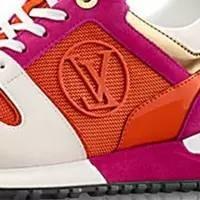 杨幂一口气买了十双的鞋,杨幂穿的薄荷绿运动鞋