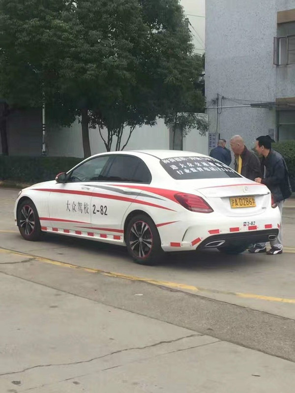 给你敢开吗？驾校的奔驰宝马教练车，考完驾照后，自己的车都不会开了！