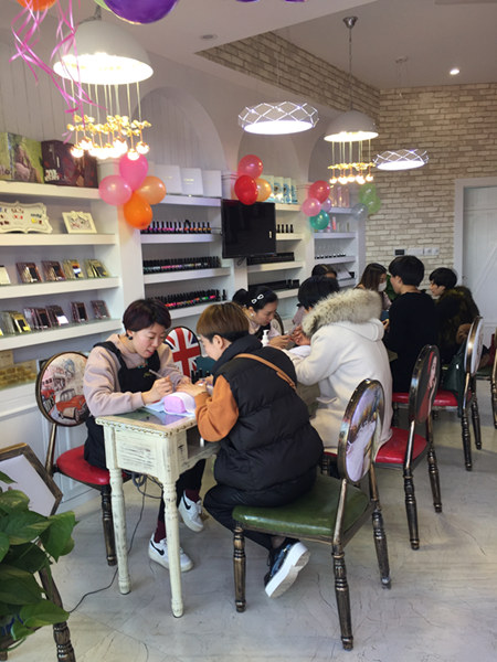 开美甲店之前朋友圈怎么做铺垫,开美甲店需要准备哪些东西