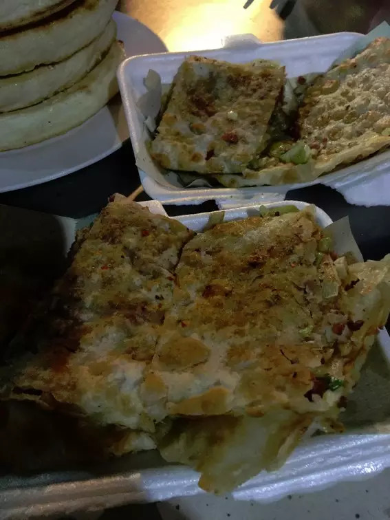 开封鼓楼广场离鼓楼夜市近吗,开封鼓楼夜市营业到几点